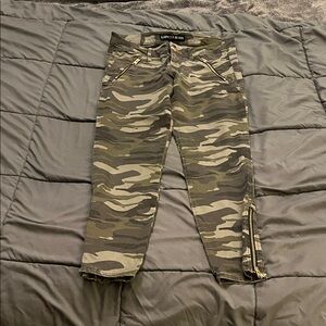 Express Camouflage Ankle Legging Stella Low Rise with Gold Zipper Details